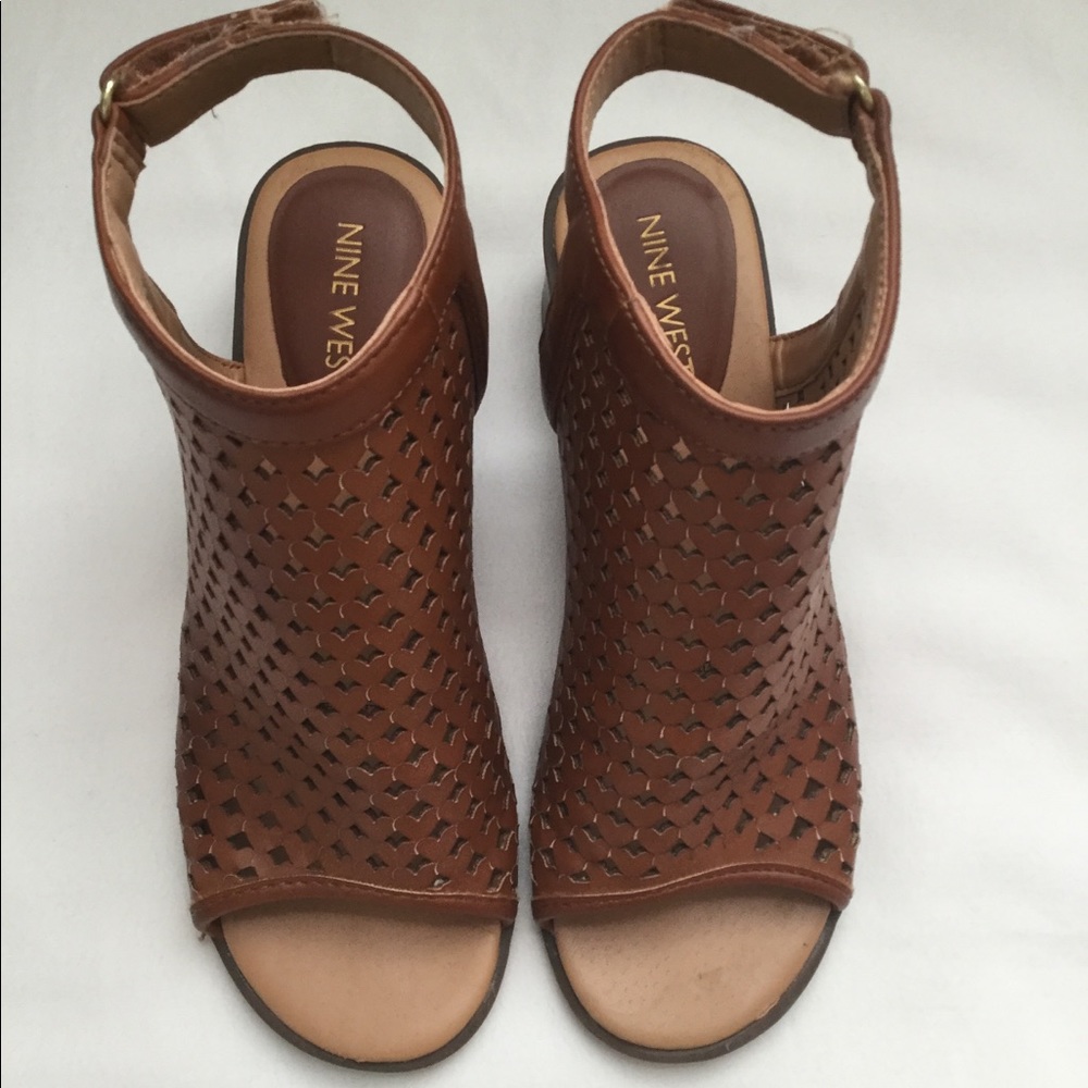 Open toed girls bootees